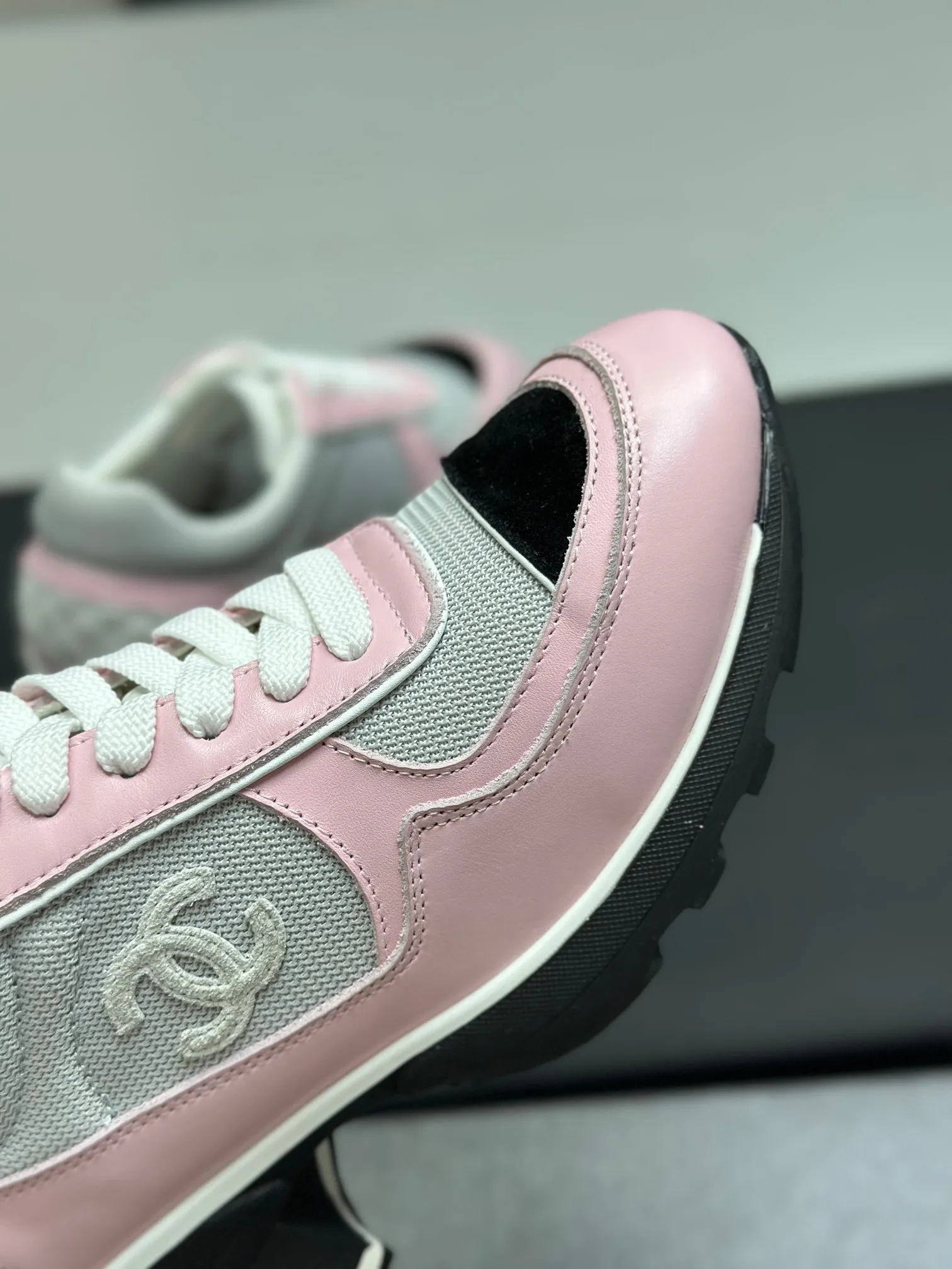 Men's shoes 💰620💰Women's 🚺 Chanel Panda shoes! 2025 counter top casual sports shoes This classic design; the upper is in the style of electric embroidery with various techniques; the outsole is fashionable and sporty; the unusual inclusion of a variety of color matching elements... The diversified mix and match is very good-looking and versatile, and can be used for leisure, fashion, sports, and outdoor... ꫛꫀꪝ Go➫ Materials: ❶Upper made of: original imported first-layer silk cowhide + original waterproof cloth + original first-layer cowhide ❷Inner use: Original Yangli+wang ❸ Outsole based on: Original TPU combination outsole Special counter boutique packaging complete set for women 35–41